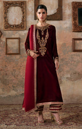 Maya | Viola Luxe Velvet 25 | NYRA