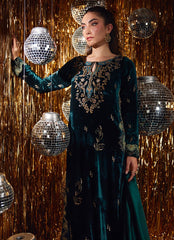 Farah Talib Aziz | Velvet Fete 4 | Gleen Forest Green Velvet Shirt And Dupatta