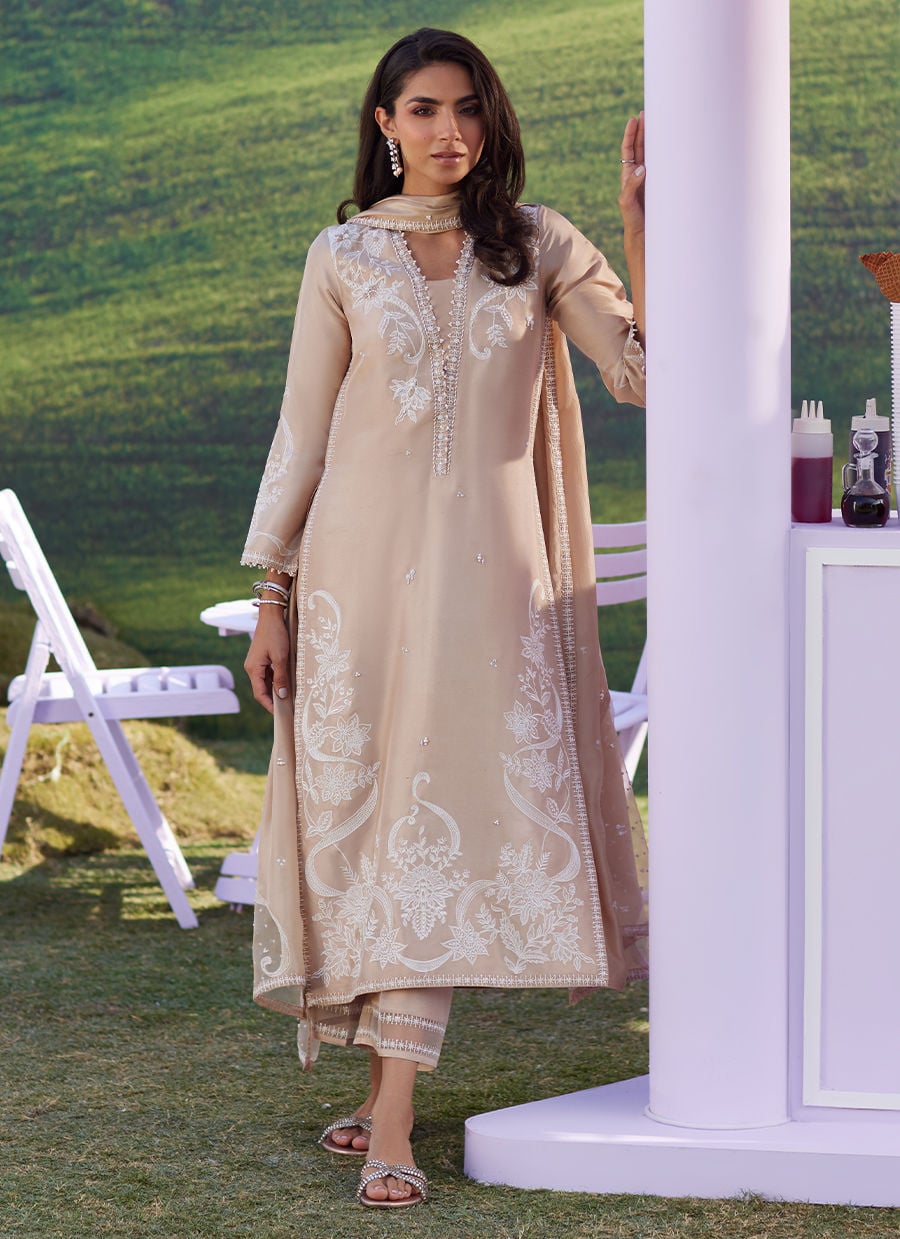 Farah Talib Aziz | Luna Eid 26 | Vaila Shirt And Dupatta