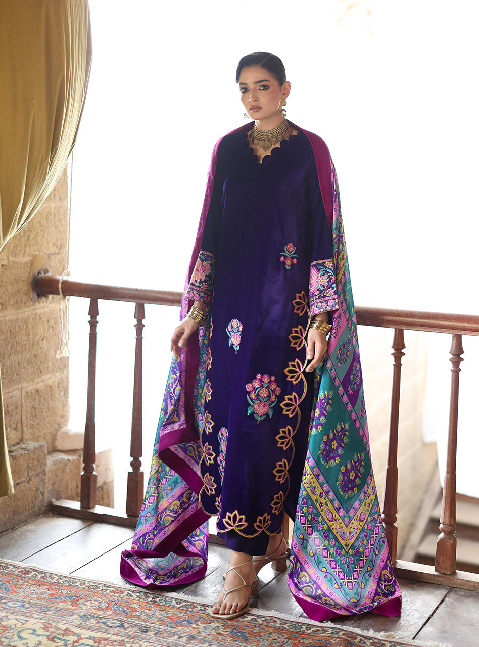 Zainab Chottani | Velura Velvet Edit 25 | Ameth Long Shirt