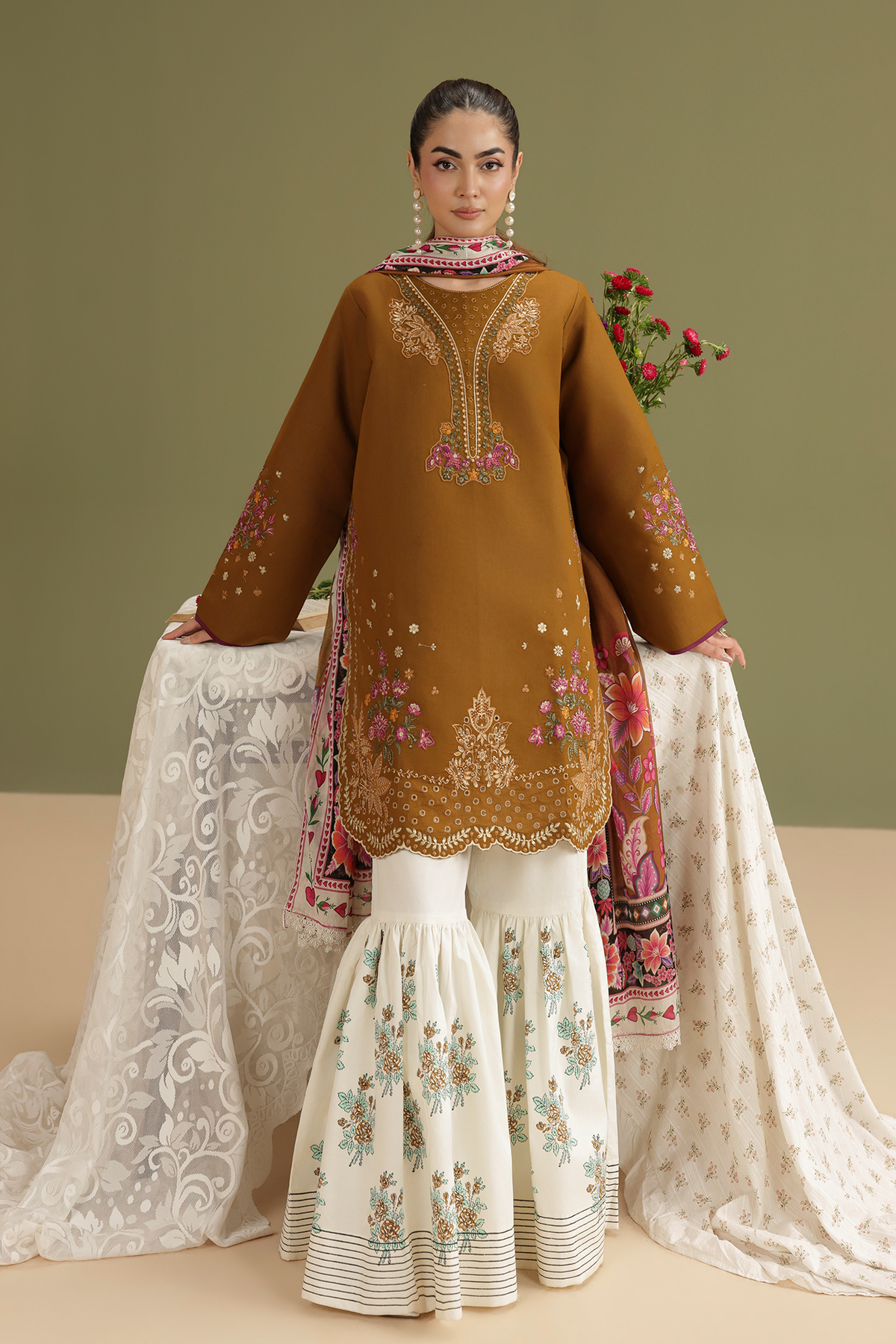 Rajbari | Jahaan Lawn | JAHAAN | 01