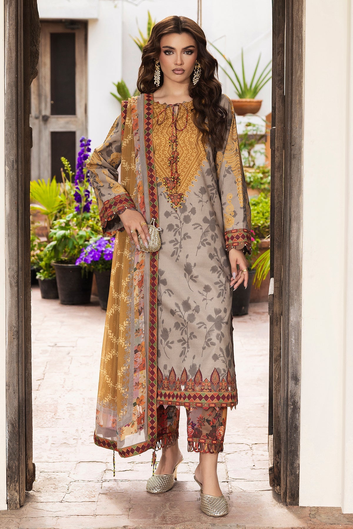 Charizma | Andaaz Lawn 26 | CAD6-02