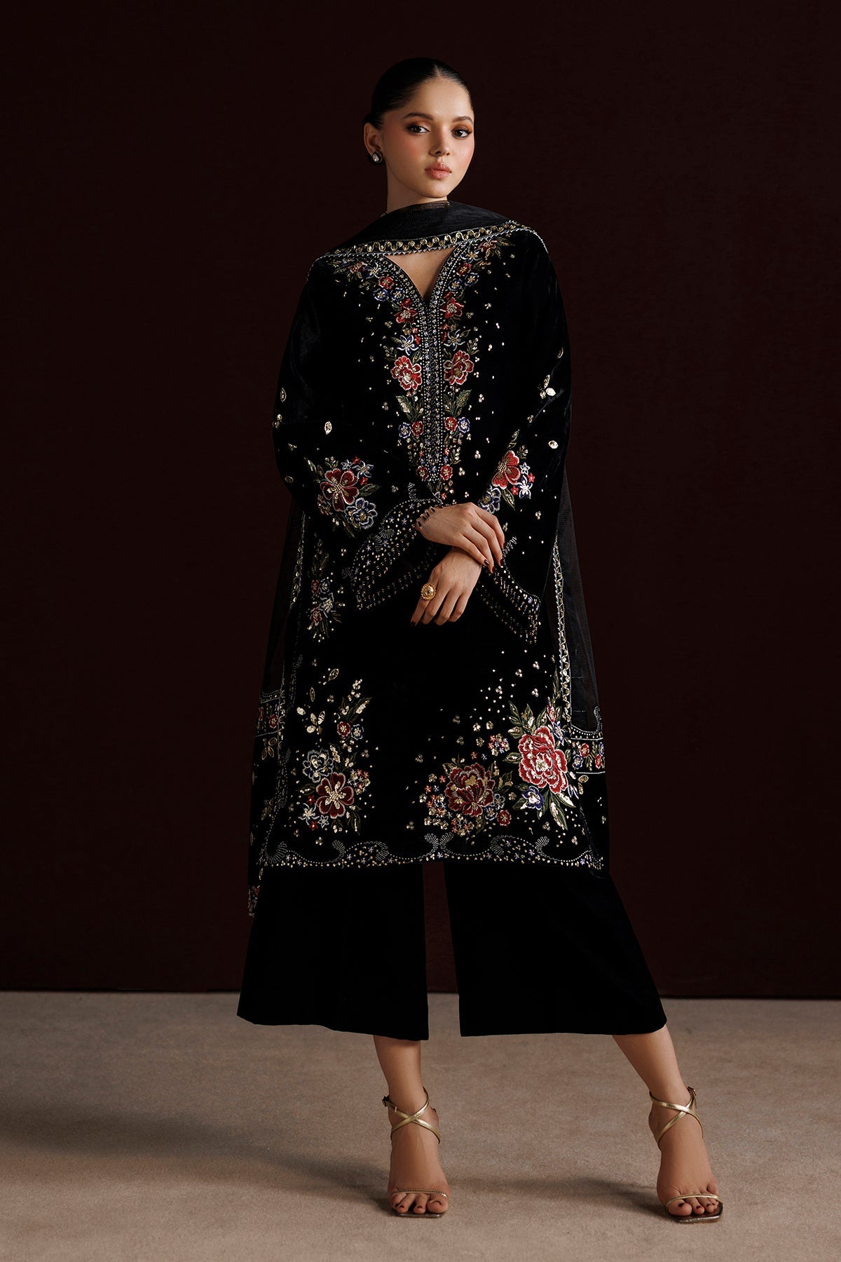 Baroque | EMBROIDERED Velvet 26 | UF-4552