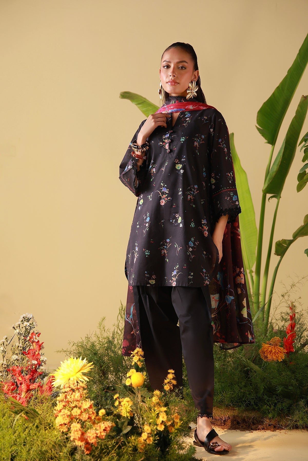 Sahar | Mirha Casual Pret | Obsidian Flora
