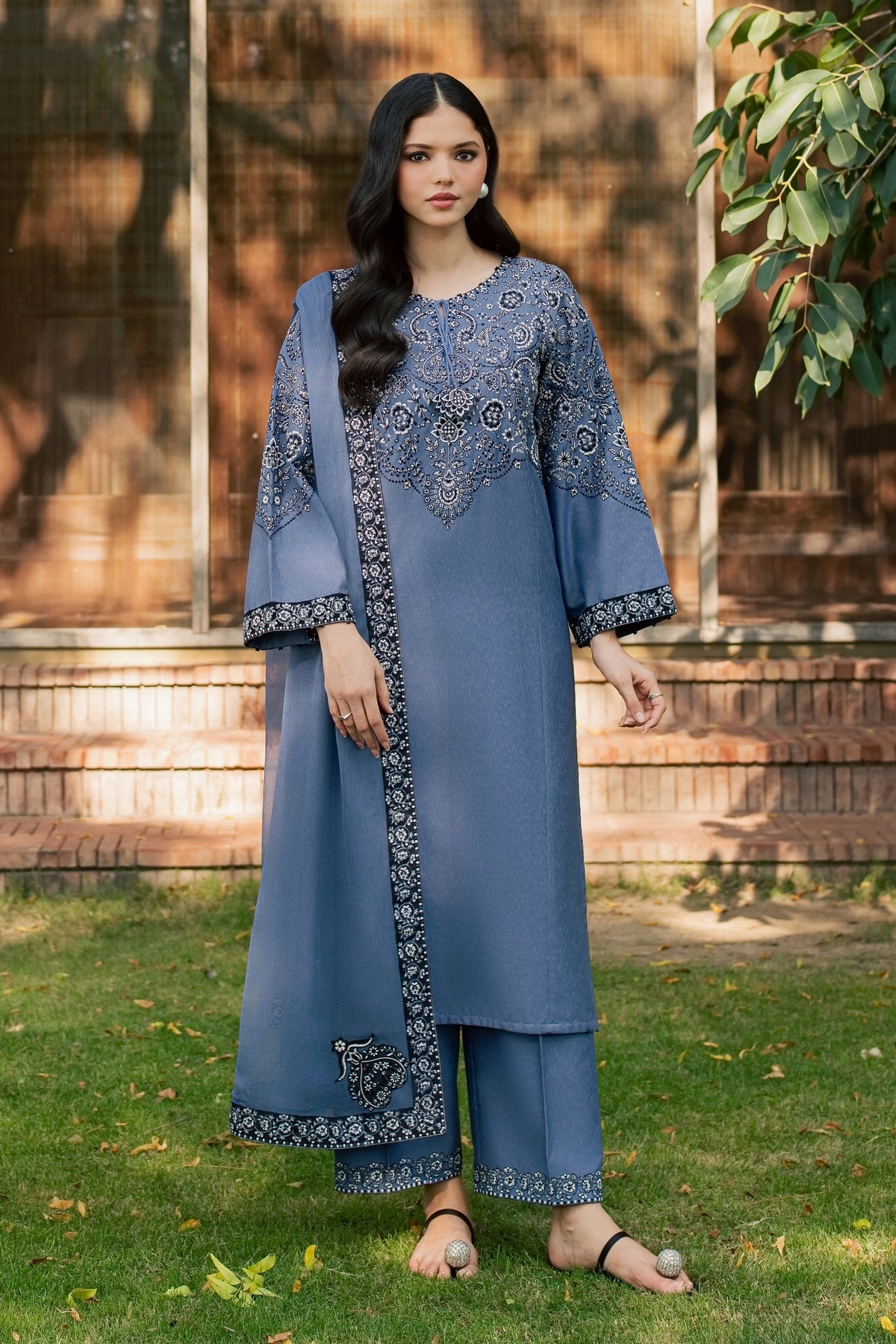 Batik | SOZNI 3PC EMBROIDERED | KARANDI PRET