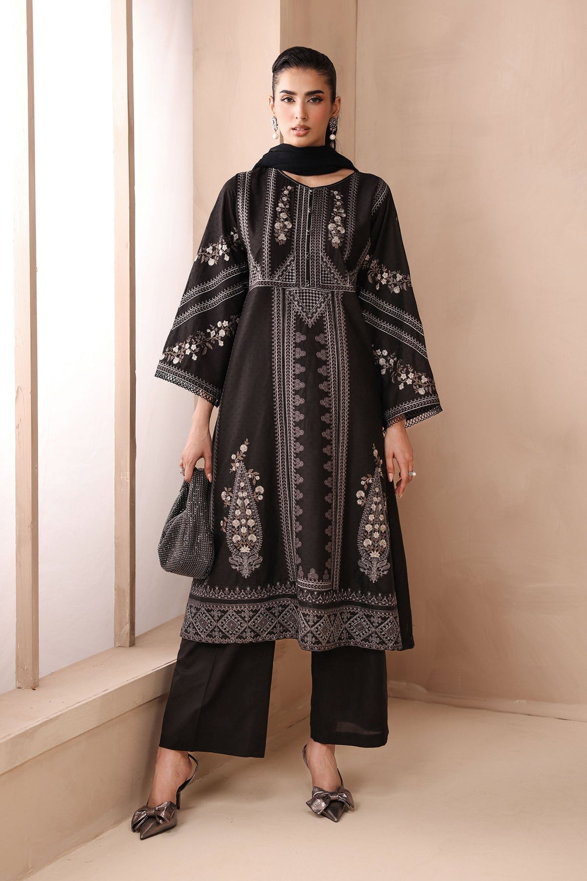 Maria B | Luxury Winter Pret 25 | DW-MN25-10-Black