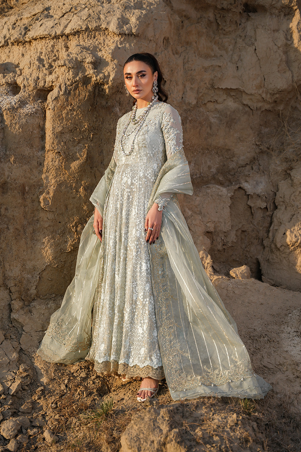 Nilofer Shahid | Verve Summer 24 | Mavi – Verve SS 24