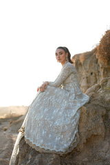Nilofer Shahid | Verve Summer 24 | Mavi – Verve SS 24